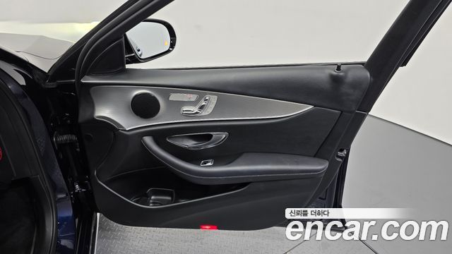Mercedes-Benz E-Class 2019 — photo 15