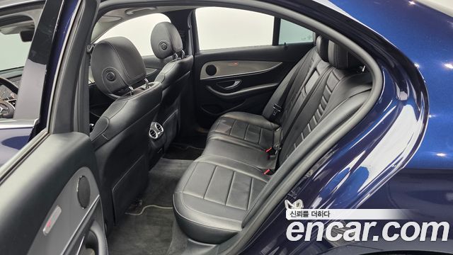 Mercedes-Benz E-Class 2019 — photo 16