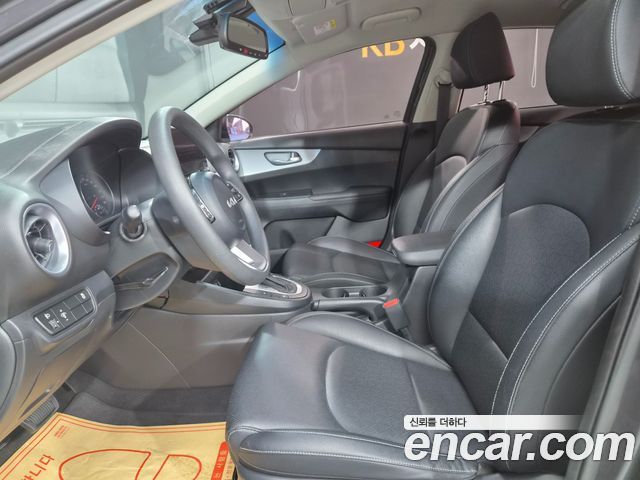 Kia K3 2023 — photo 11