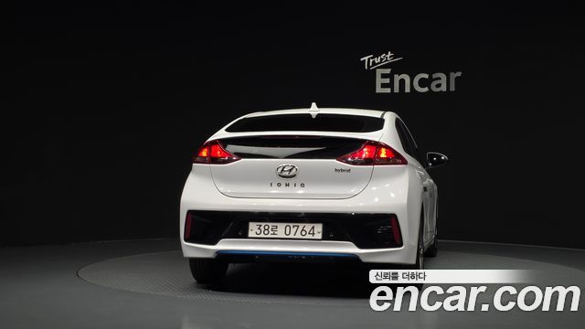 Hyundai Ioniq 2016 — photo 4
