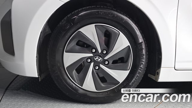 Hyundai Ioniq 2016 — photo 5