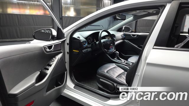 Hyundai Ioniq 2016 — photo 13
