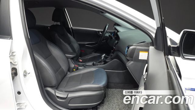 Hyundai Ioniq 2016 — photo 17