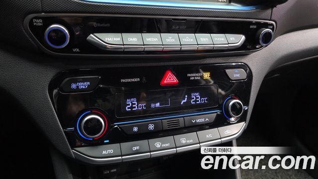 Hyundai Ioniq 2016 — photo 22