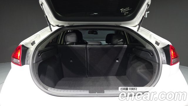 Hyundai Ioniq 2016 — photo 26