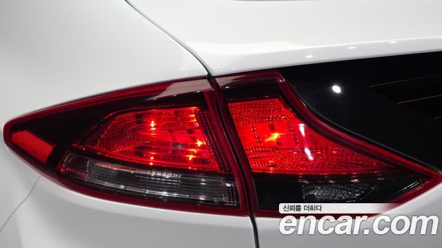 Hyundai Ioniq 2016 — photo 9