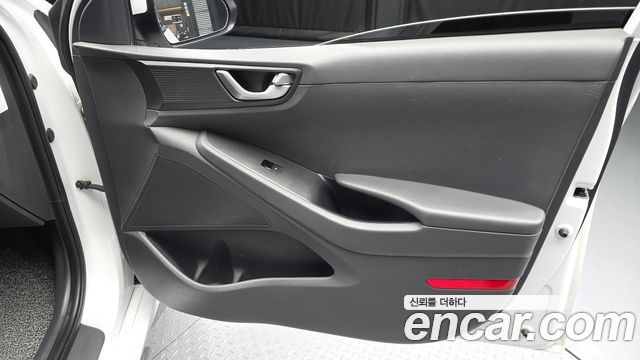 Hyundai Ioniq 2016 — photo 14