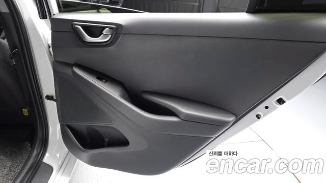 Hyundai Ioniq 2016 — photo 15