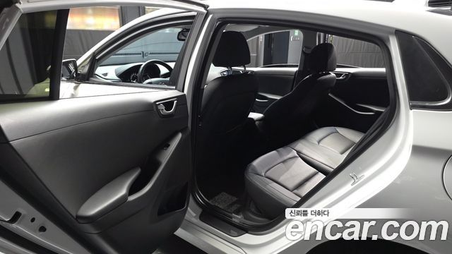 Hyundai Ioniq 2016 — photo 16