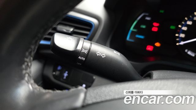 Hyundai Ioniq 2016 — photo 29