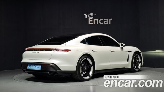 Porsche Taycan 2021 — photo 2