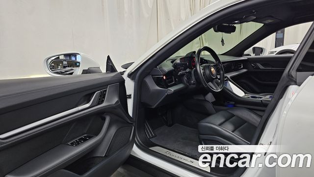 Porsche Taycan 2021 — photo 13