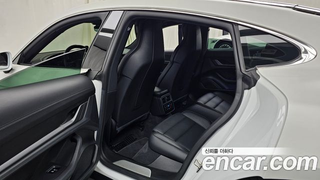 Porsche Taycan 2021 — photo 18