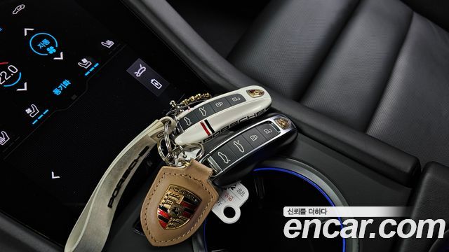Porsche Taycan 2021 — photo 21