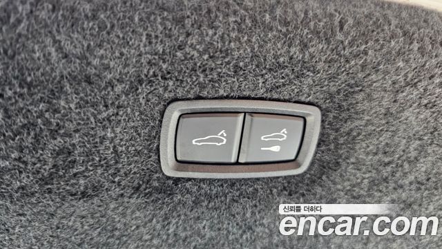 Porsche Taycan 2021 — photo 24