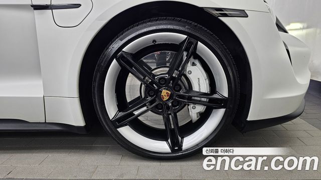Porsche Taycan 2021 — photo 7