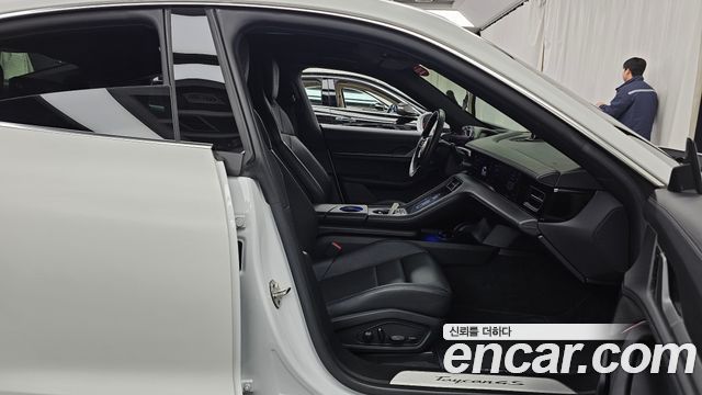 Porsche Taycan 2021 — photo 16