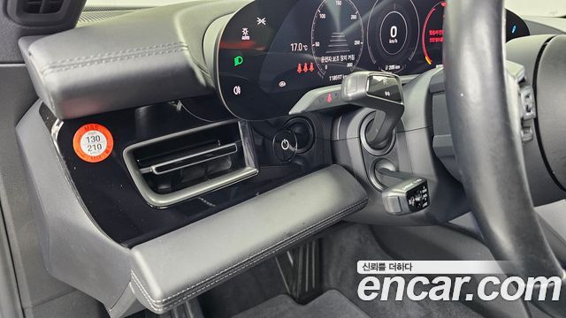 Porsche Taycan 2021 — photo 29