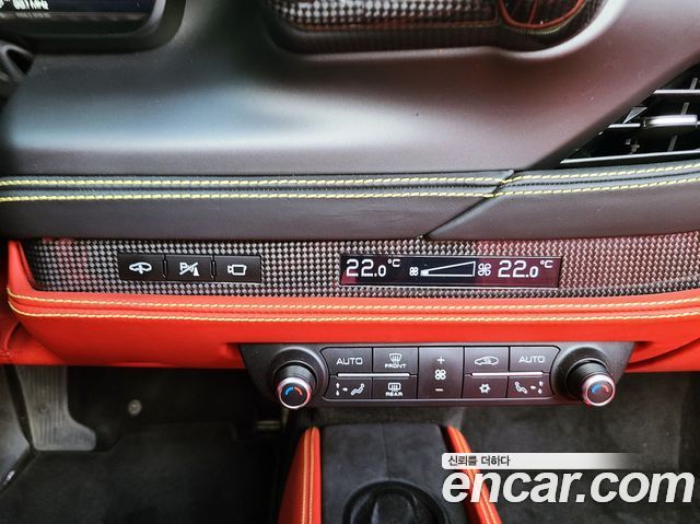 Ferrari F8 2021 — photo 9