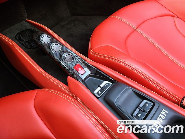 Ferrari F8 2021 — photo 10