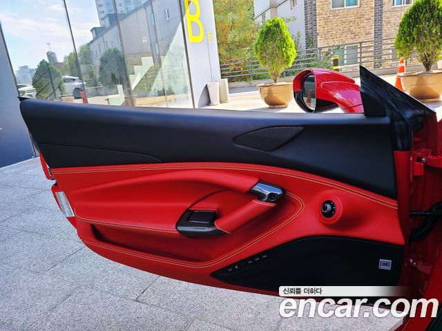 Ferrari F8 2021 — photo 12