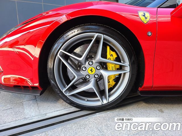 Ferrari F8 2021 — photo 19