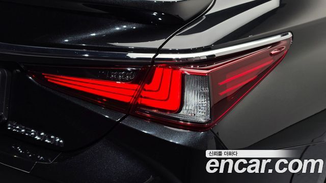 Lexus ES 2024 — photo 22
