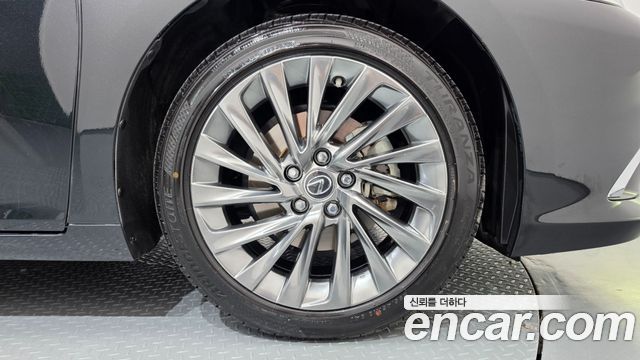 Lexus ES 2024 — photo 32