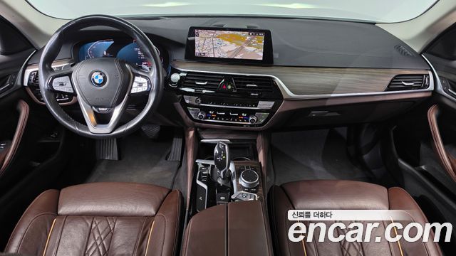 BMW 5-Series 2020 — photo 10
