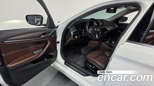 BMW 5-Series 2020 — photo 13