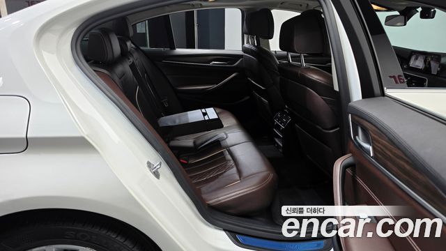 BMW 5-Series 2020 — photo 17