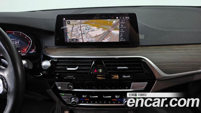 BMW 5-Series 2020 — photo 18