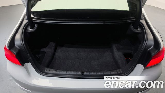 BMW 5-Series 2020 — photo 24