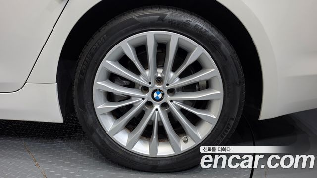 BMW 5-Series 2020 — photo 7