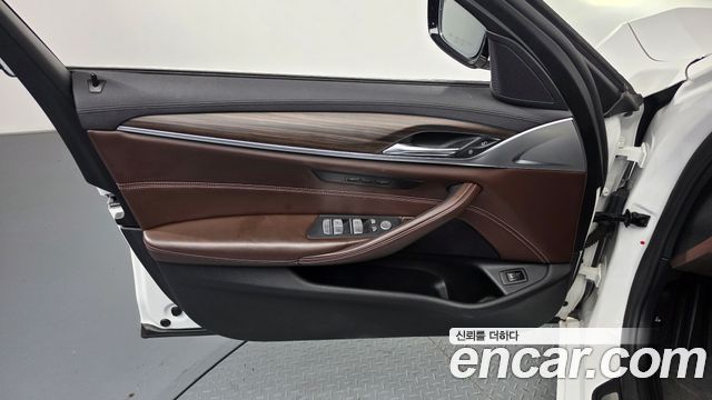 BMW 5-Series 2020 — photo 14