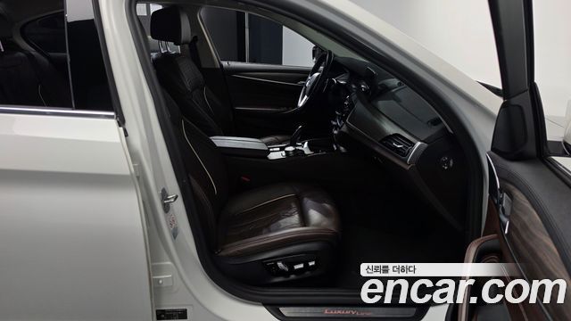 BMW 5-Series 2020 — photo 16