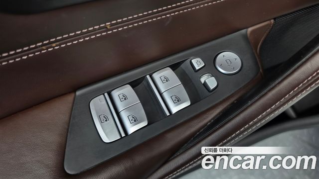 BMW 5-Series 2020 — photo 28
