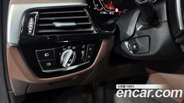 BMW 5-Series 2020 — photo 29