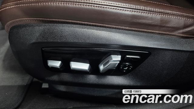 BMW 5-Series 2020 — photo 31