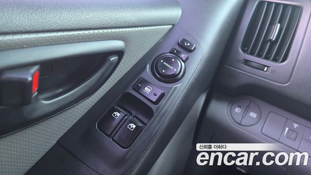 Hyundai Starex 2018 — photo 12