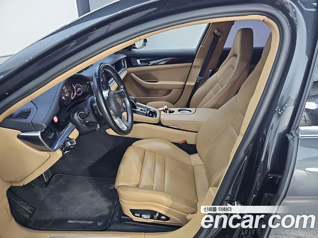 Porsche Panamera 2018 — photo 11