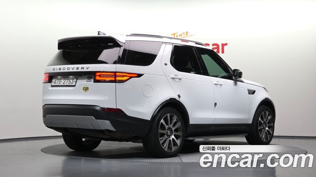 Land Rover Discovery 2018 — photo 2