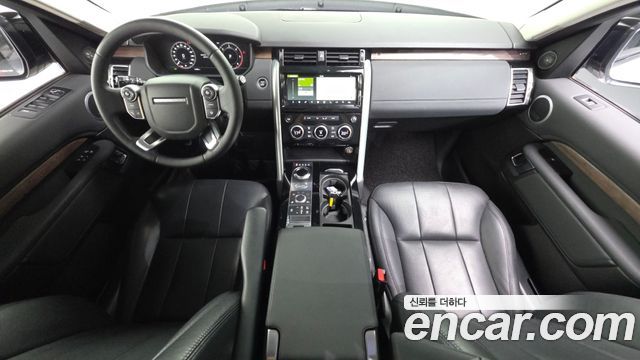 Land Rover Discovery 2018 — photo 10
