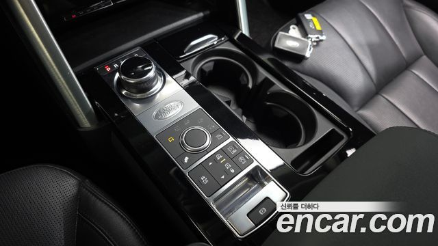 Land Rover Discovery 2018 — photo 12