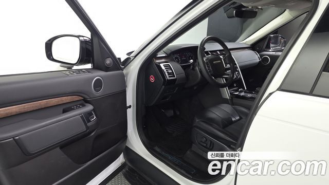 Land Rover Discovery 2018 — photo 13