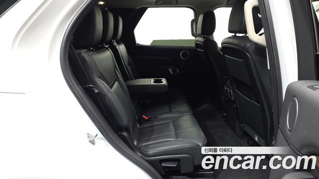 Land Rover Discovery 2018 — photo 18