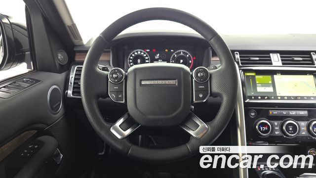 Land Rover Discovery 2018 — photo 19