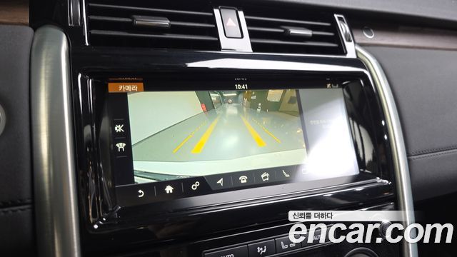 Land Rover Discovery 2018 — photo 21