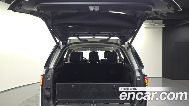 Land Rover Discovery 2018 — photo 26