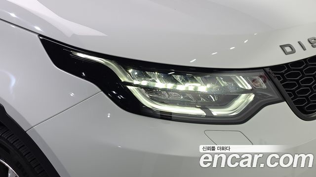 Land Rover Discovery 2018 — photo 8